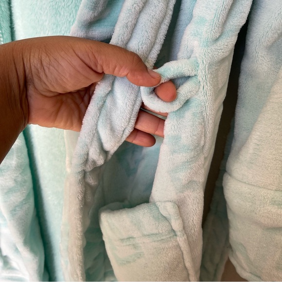 Pink Victoria’s Secret hooded robe SZ XS - Picture 5 of 8